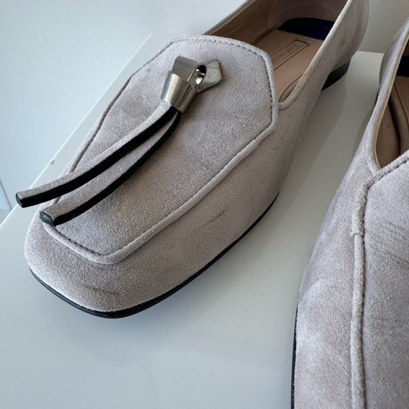 Stuart Weitzman Cream Loafers with Silver Accent - Picture 13 of 16